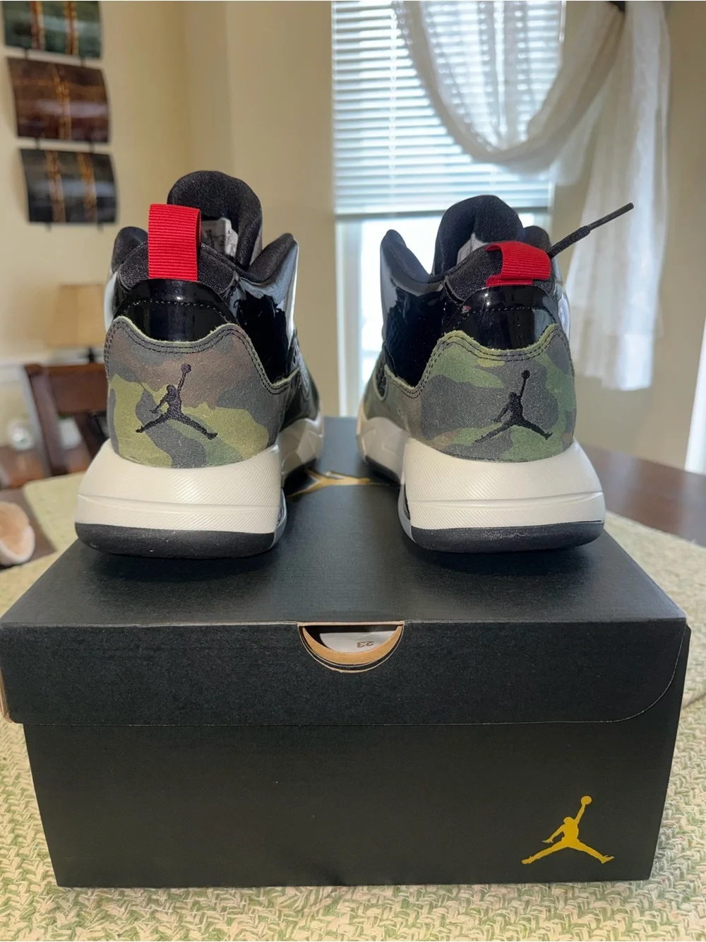 Jordan Maxin 200 mens Sneaker camo with Black Patent Accents size 10 new!!